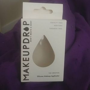 Brand new in box. Silicone makeup applicator